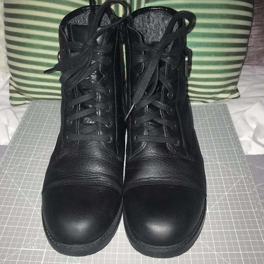 CLARKS WOMENS BLACK COMBAT BOOTS SIZE 7